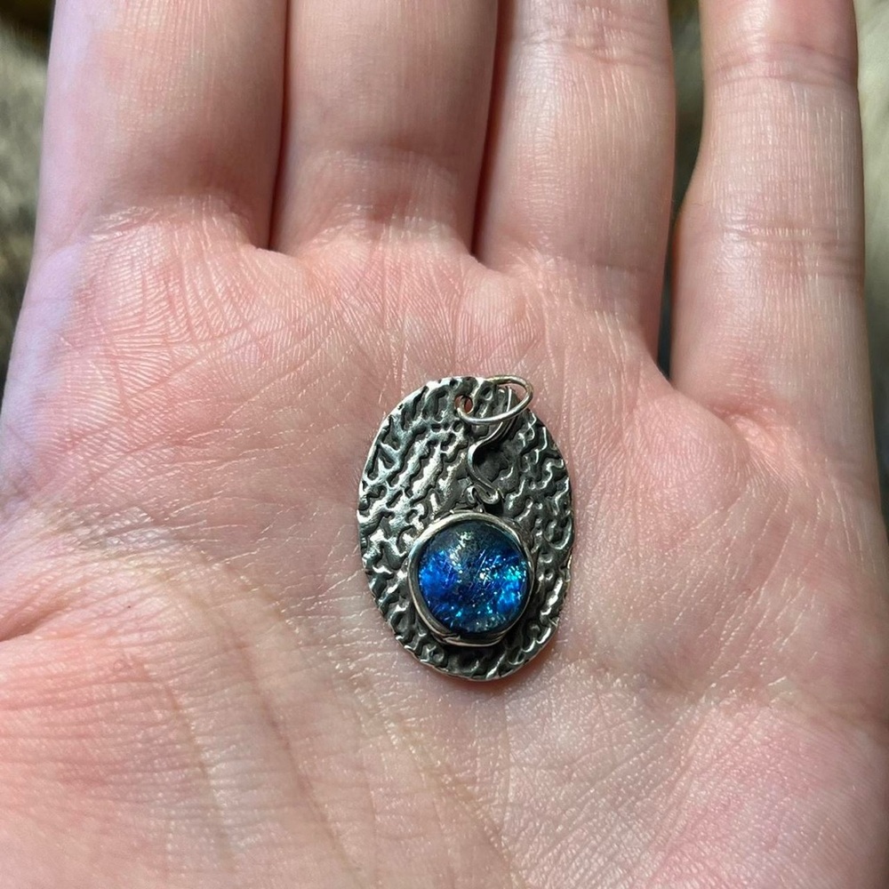 Sterling silver artisan made blue art glass pendant - Picture 3 of 4